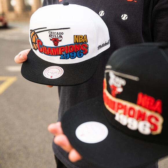 Mitchell & Ness Black NBA Chicago Bulls 96 Champions Wave HWC Snapback  Hat