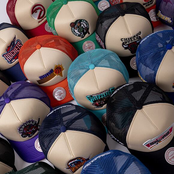 Kšiltovka Mitchell & Ness Phoenix Suns Off White Trucker HWC Off White