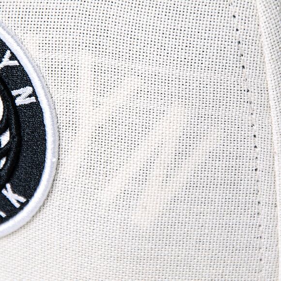Kšiltovka Mitchell & Ness Cut Away Snapback Brooklyn Nets Off White