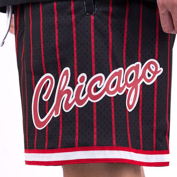 Kraťasy Mitchell & Ness NBA M&N CITY COLLECTION MESH SHORT BULLS Black / Red
