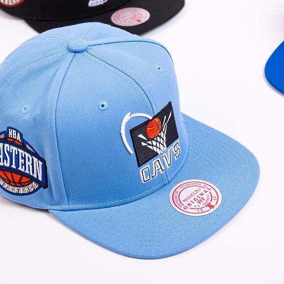 Kšiltovka Mitchell & Ness NBA Conference Patch Snapback Hwc Cleveland Cavaliers Light Blue