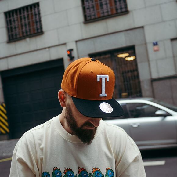 Kšiltovka Mitchell & Ness LOGO BILL SNAPBACK University Of Texas At Austin Orange / Black