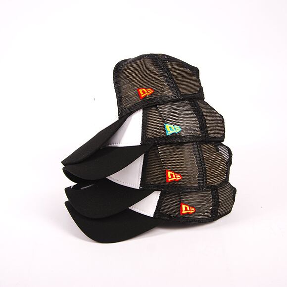 Kšiltovka New Era Trucker Daffy Duck White/Black