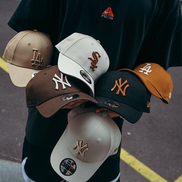Kšiltovka New Era 9FORTY MLB League Essential New York Yankees Walnut / Stone