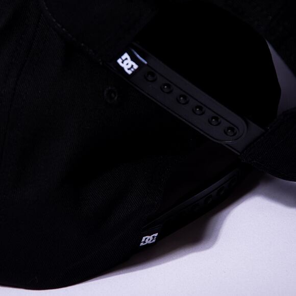 Kšiltovka DC Slacker Black Snapback