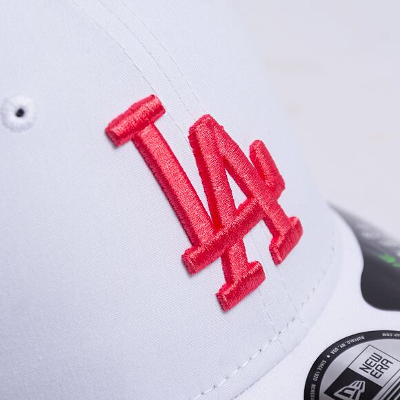 Kšiltovka New Era 9FORTY MLB Repreve Los Angeles Dodgers White / Lava Red
