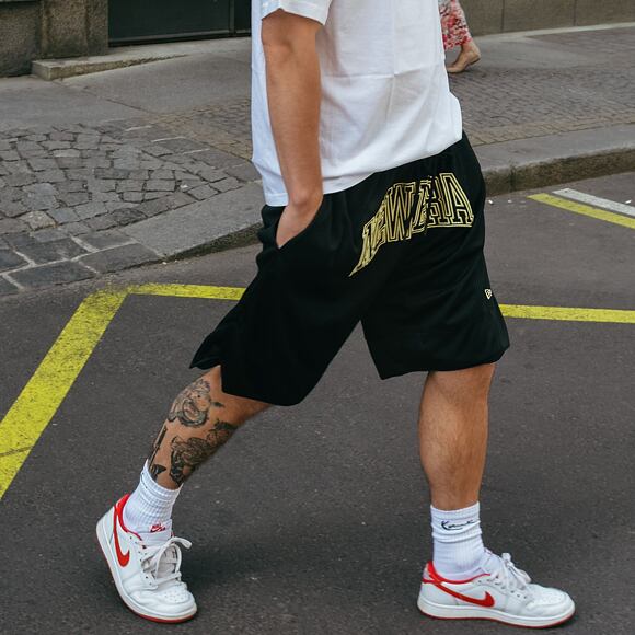 Kraťasy New Era Oversized Mesh Shorts - Black / Metallic Gold