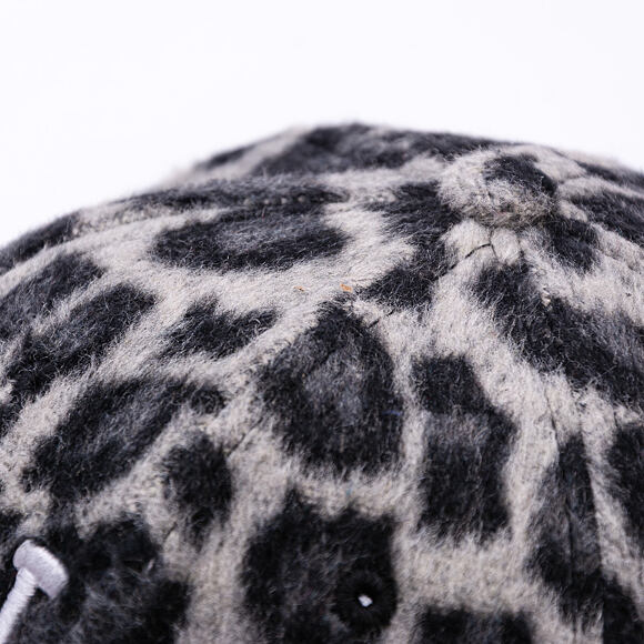 Dámská Kšiltovka New Era - MLB Cosy Animal - Snow Leopard Fleece 9FORTY - LA Dodgers - Grey / Black