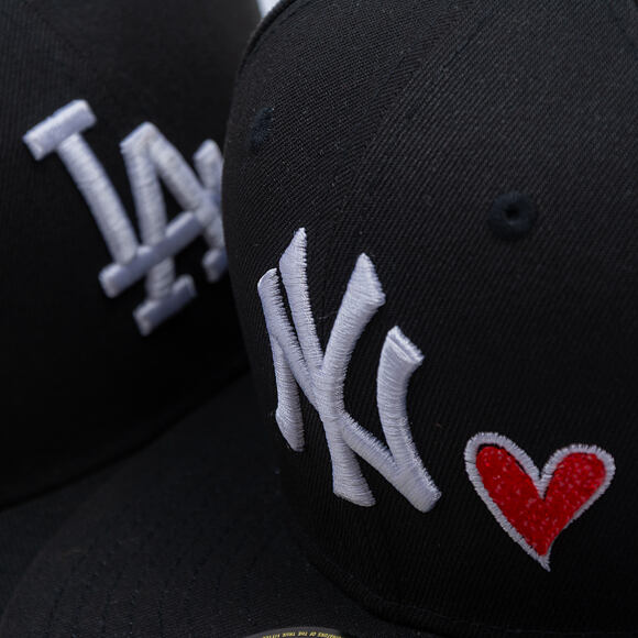Kšiltovka New Era - MLB Team Heart 59FIFTY - NY Yankees - Black / Scarlet