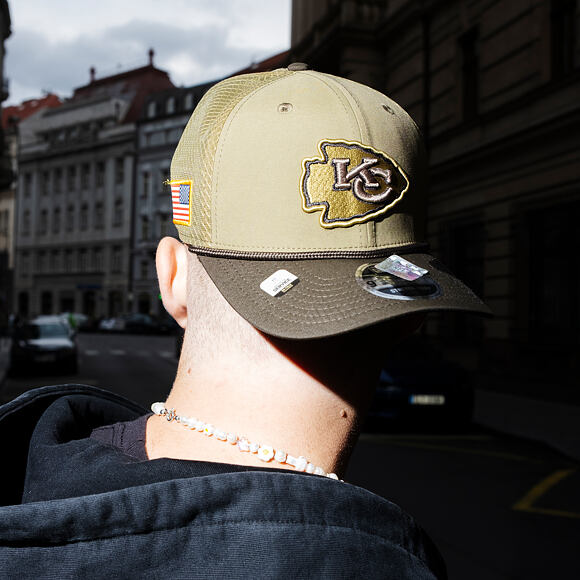 Kšiltovka New Era - NFL25 "Salute to Service" - 9SEVENTY Stretch-Snap - Kansas City Chiefs