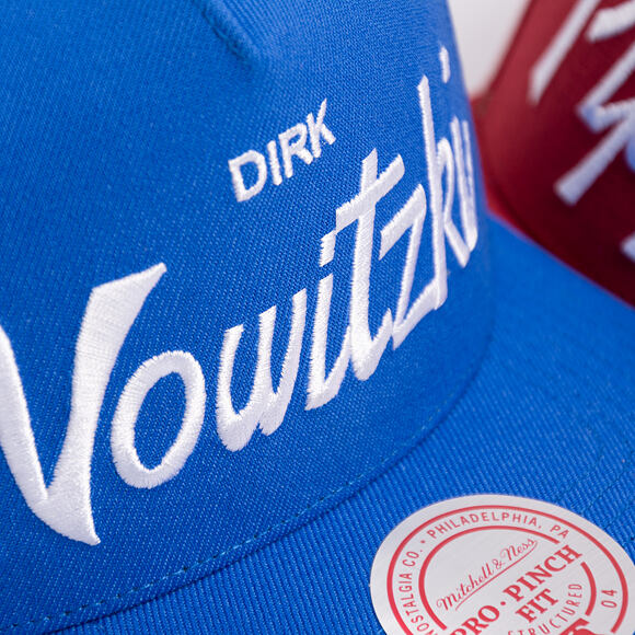 Kšiltovka Mitchell & Ness - Player Script Hwc - NBA - Dallas Mavericks - Dirk Nowitzki - Blue