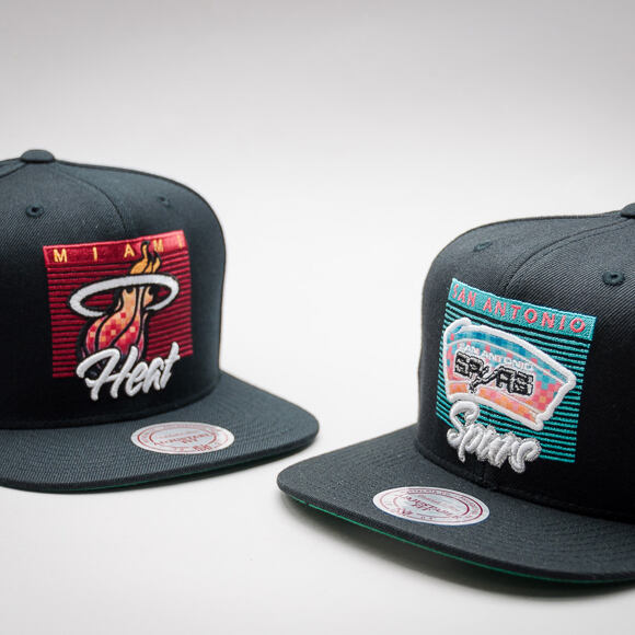 Kšiltovka Mitchell & Ness Easy Three Digital San Antonio Spurs Black Snapback