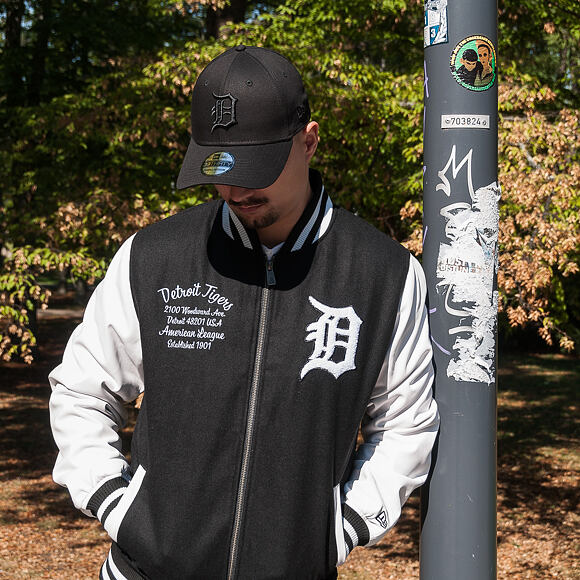 Bunda New Era Post Gradual Pack Varsity Jacket Detroit Tigers Black/White