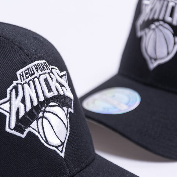 Kšiltovka Mitchell & Ness New York Knicks 600 Black And White Logo 110