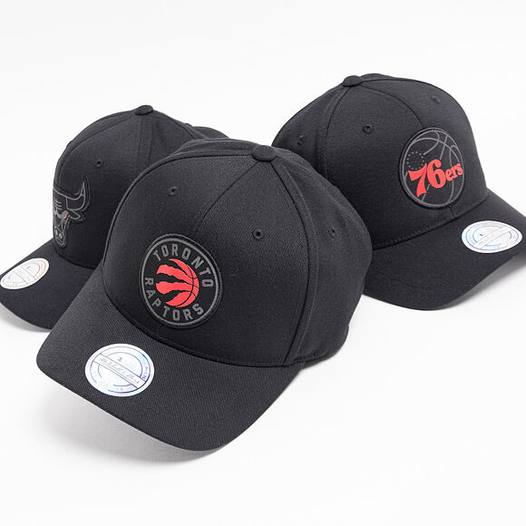 Kšiltovka Mitchell & Ness Chicago Bulls 615 Black Siege