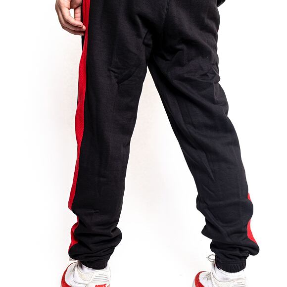 Tepláky New Era NBA Team Logo Joggers Chicago Bulls Black / Fdr