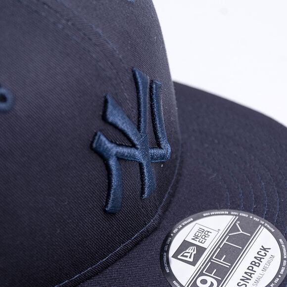 Kšiltovka New Era 9FIFTY MLB League Essential New York Yankees Snapback Navy