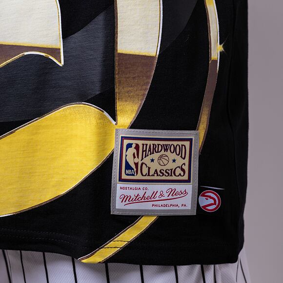 Triko Mitchell & Ness Atlanta Hawks Big Face 4.0 Tee Black