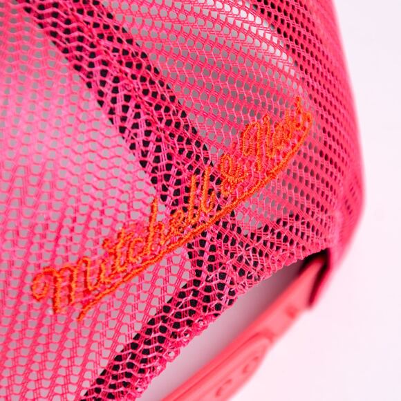 Kšiltovka Mitchell & Ness Keep On Truckin Trucker Hwc Miami Heat Pink