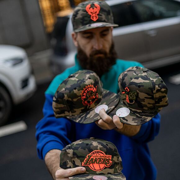 Kšiltovka Mitchell & Ness NEON CAMO POP SNAPBACK Milwaukee Bucks Camo