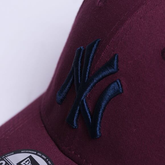 Kšiltovka New Era 9FORTY MLB League Essential New York Yankees Maroon