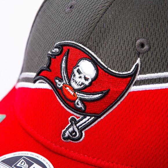 Kšiltovka New Era 9FORTY Stretch-Snap NFL Sideline 23 Tampa Bay Buccaneers Team Colors