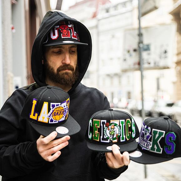 Kšiltovka Mitchell & Ness Varsity Bust Snapback NBA LOS ANGELES LAKERS Black