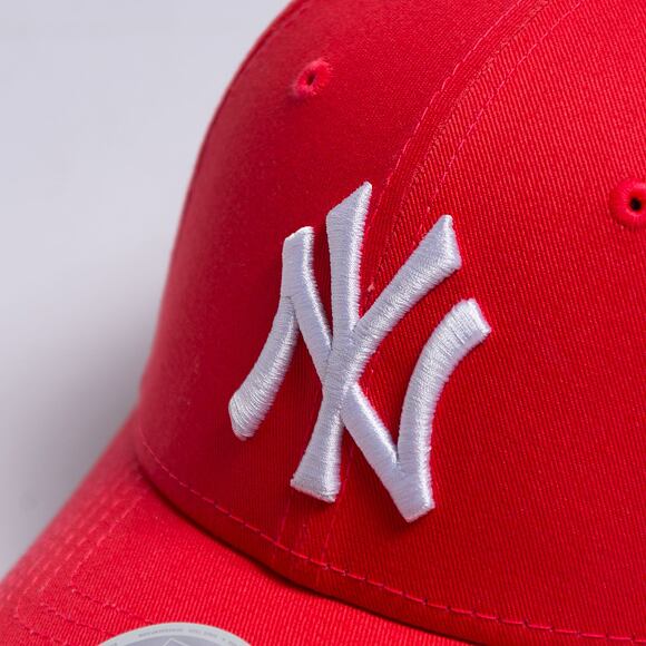 Dámská kšiltovka New Era 9FORTY Womens MLB League Essential New York Yankees - Wild Rose Red / White