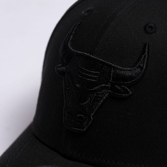 Kšiltovka New Era 9FORTY NBA Essential Chicago Bulls Black / Black