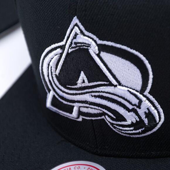 Kšiltovka Mitchell & Ness - Colorado Avalanche - Evergreen Black White Snapback - Black