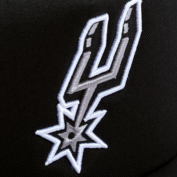 Kšiltovka Mitchell & Ness - San Antonio Spurs - Evergreen Trucker - Black