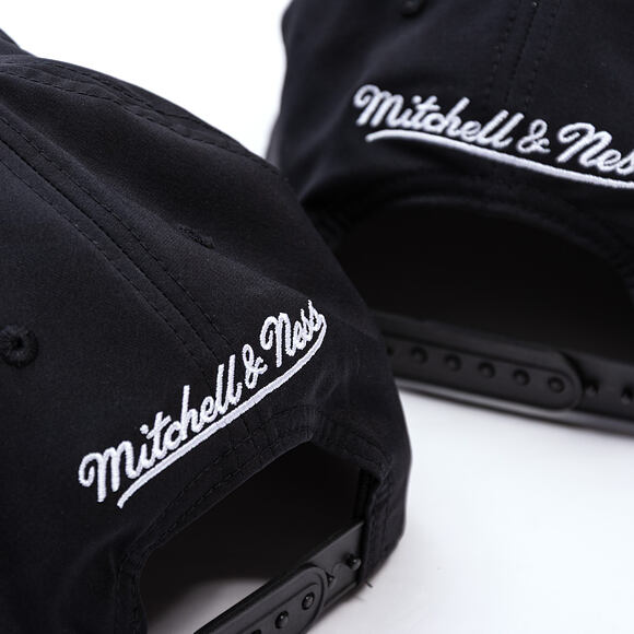 Kšiltovka Mitchell & Ness - NBA April Showers Snapback - Chicago Bulls - Black