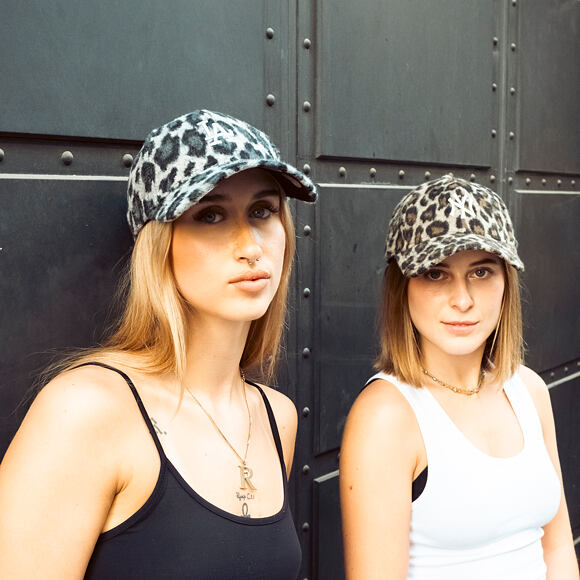 Dámská Kšiltovka New Era - MLB Cosy Animal - Leopard Fleece 9FORTY - NY Yankees - Caramel / Auburn