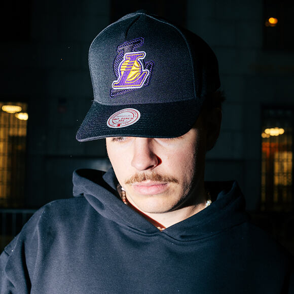 Kšiltovka Mitchell & Ness - NBA Tilted Pro Snapback - Los Angeles Lakers - Black