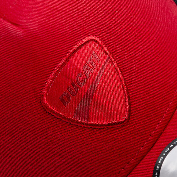 Kšiltovka New Era - Ducati Motor Seasonal 9FORTY Trucker - Pinot Red
