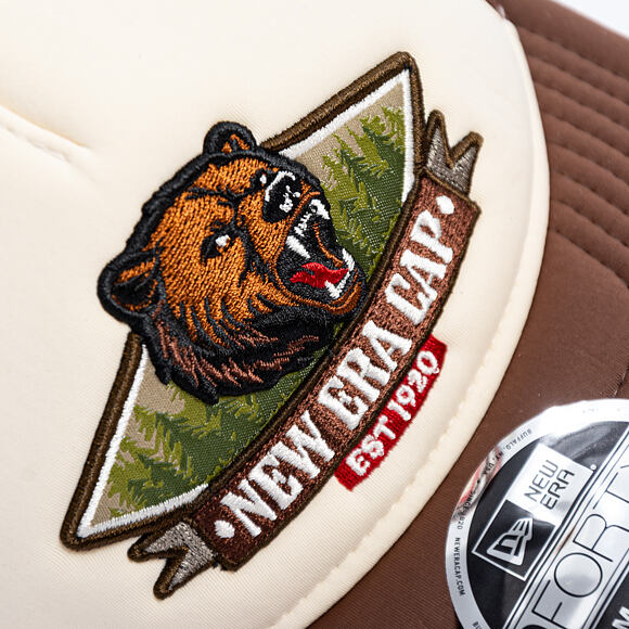 Kšiltovka New Era - Branded Graphic 9FORTY M-CROWN Trucker - Cream