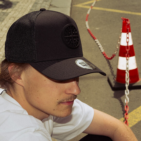 Kšiltovka New Era - MLB Tech Pack 9FORTY A-Frame Trucker - Seattle Mariners - Black
