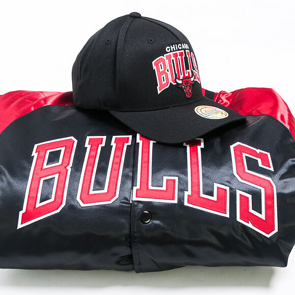 Bunda Mitchell & Ness Chicago Bulls Touch Season Satin Jacket