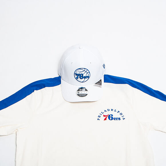 Triko New Era Arch Wordmark Philadelphia 76ers Off White