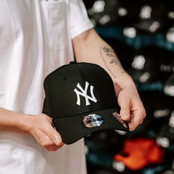 Kšiltovka New Era 9FORTY Diamond Era New York Yankees Strapback Black / White