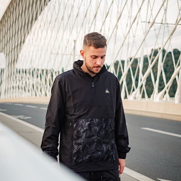 Bunda New Era Contemporary Cargo Windbreaker Black