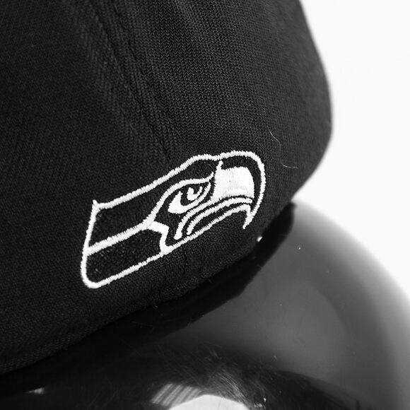 Kšiltovka New Era 39THIRTY NFL22 Sideline Seattle Seahawks Black / White