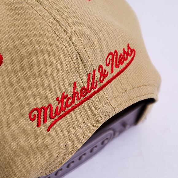 Kšiltovka Mitchell & Ness CLASSIC CANVAS SNAPBACK Chicago Bulls Tan