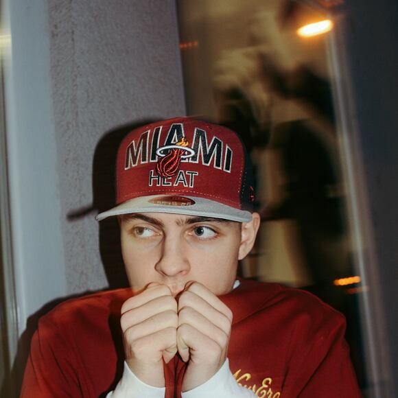 Kšiltovka New Era 59FIFTY Word Ark Miami Heat Team Color