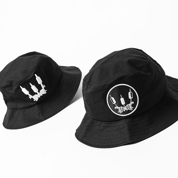 Klobouk Ari Ink Crown Badge v.2 Flexfit Cotton Twill Bucket Hat Black