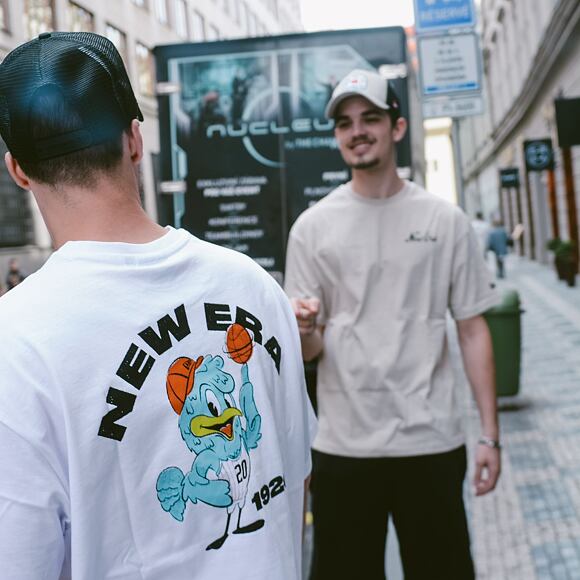 Triko New Era Character Graphic Oversized Tee Branded White / Black