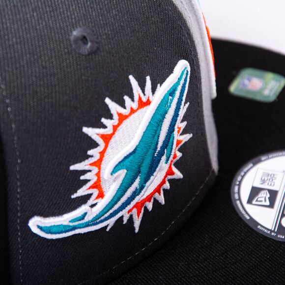 Kšiltovka New Era 9FIFTY NFL Sideline 23 Miami Dolphins Graphite