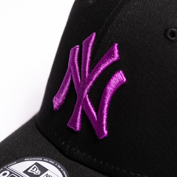 Kšiltovka New Era 9FORTY MLB League Essential New York Yankees Black / Sparkling Grape