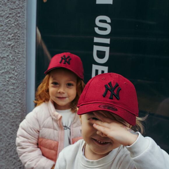 Dětská Kšiltovka New Era 9FORTY Kids MLB League Essential New York Yankees Cardinal / Black