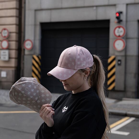 Dámská kšiltovka New Era 9FORTY Womens MLB Monogram New York Yankees Pale Rose